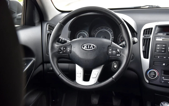 Kia Ceed cena 17900 przebieg: 220000, rok produkcji 2010 z Płock małe 596